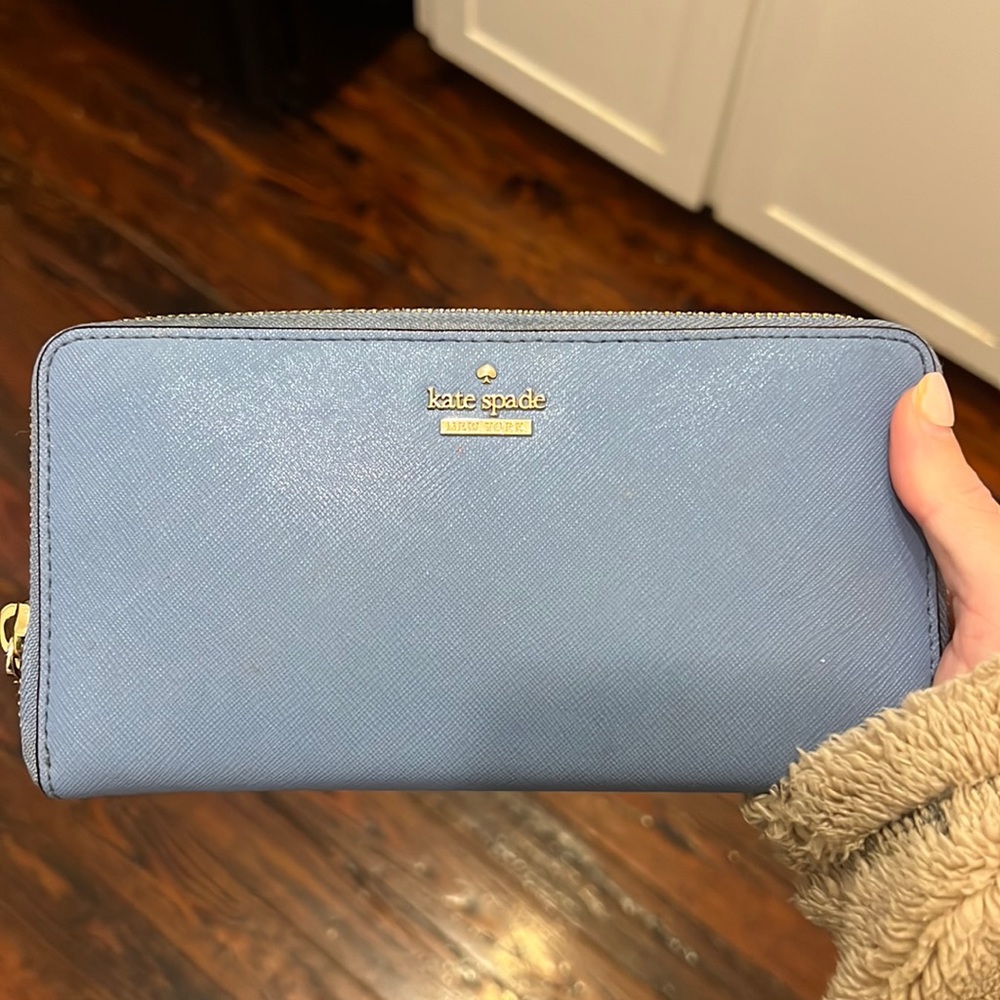 Kate spade large wallet. Good condition